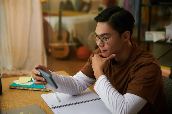 Quels formats de contenu vidéo sont les plus efficaces pour engager une audience adolescente sur une plateforme de streaming?