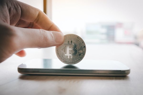 Quelle est la différence entre les algorithmes de chiffrement symétrique et asymétrique, et quand utiliser chacun?